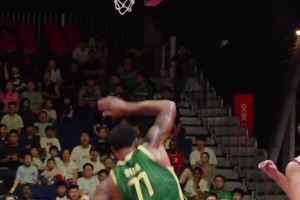 太强了👍 究竟是谁18岁就在皮蓬头上爆砍25分！